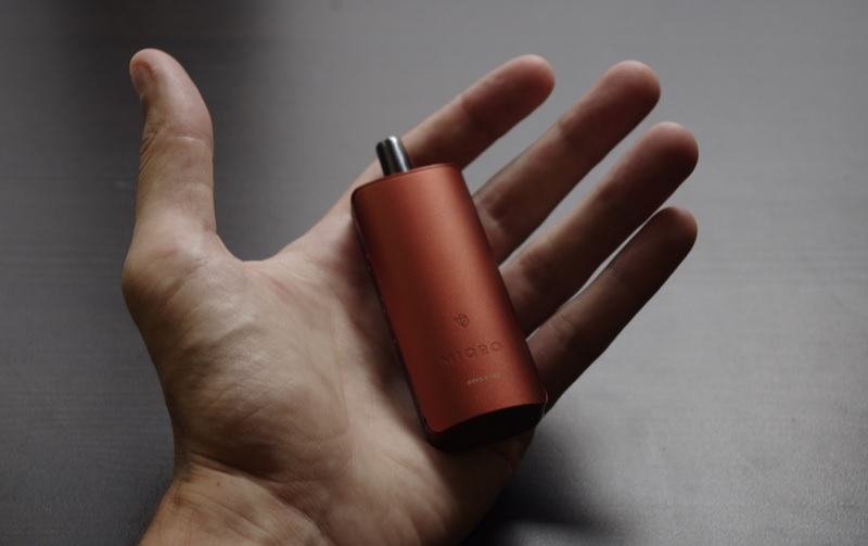 Il vaporizzatore ultra portatile sta nel palmo di una mano